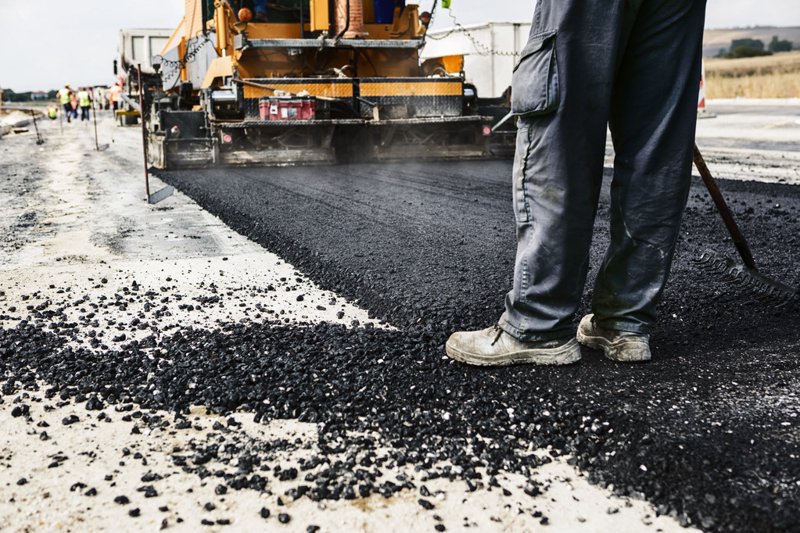 道路沥青摊铺